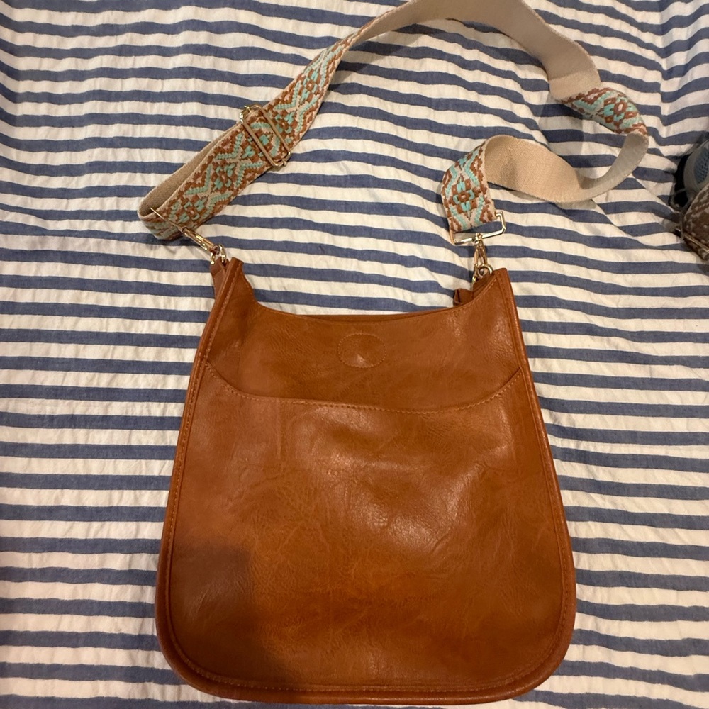 Social Threads Vegan Large, Crossbody or Shoulder bag, Cognac